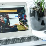 laptop-twitter-table